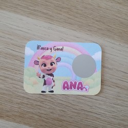 Diseño de tarjeta con adhesivo rascable y la imagen de Bebés Llorones.
