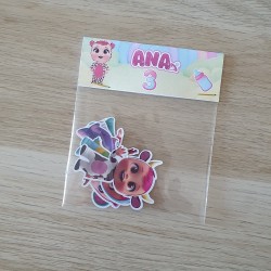 Diseño de packaging para set de pegatinas con la imagen de Bebés Llorones.
