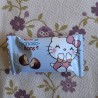 Diseño de packaging para lote de dulces con la imagen de Hello Kitty y su lazo.