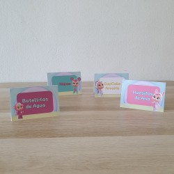 Cartelería y tarjetería infantil para candy bar con diseño de muñecas con pijama de animales.