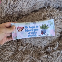 Diseño de packaging para tableta de chocolate con la imagen de Pokémon.
