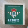 Diseño de estuche de tres en raya con la imagen y colores del Real Betis.