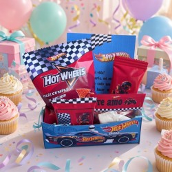 Cesta de regalo personalizada de Hot Wheels por Kalukuqui en tonos pastel.