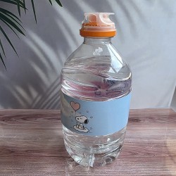 Detalle de papelería para eventos infantiles con diseño del perrito Snoopy.