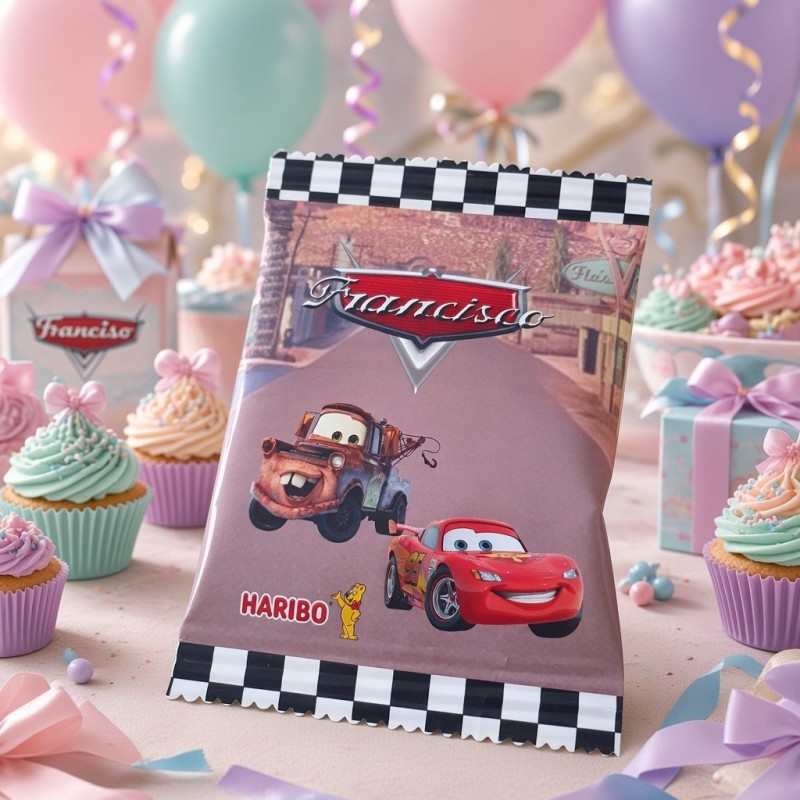Bolsa de 100 gramos de gominolas Haribo personalizada de Cars Disney Rayo y Mate por Kalukuqui en tonos pastel.